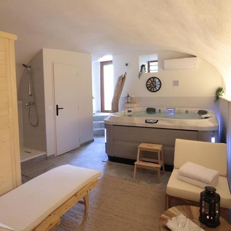Gite De Charme Haut De Gamme Avec Jacuzzi Et Sauna Privatifs Donzère Exterior foto